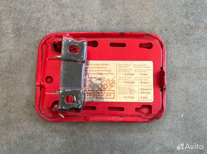 Лючок бензобака mercedes w123