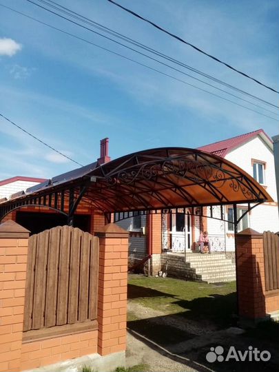 Металлический навес для машины