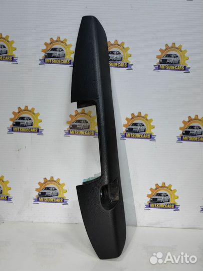 Подлокотник зад.прав. двери Audi Q7 4L