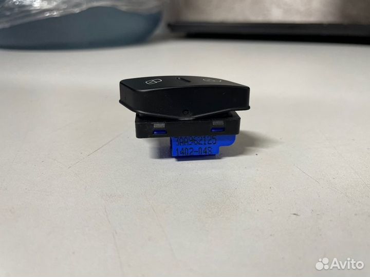 Кнопка центрального замка Volkswagen Passat