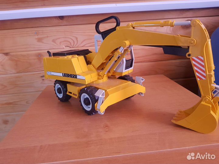 Экскаватор игрушка