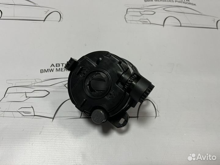 Левая передняя противотуманка BMW F10 дорест М пак