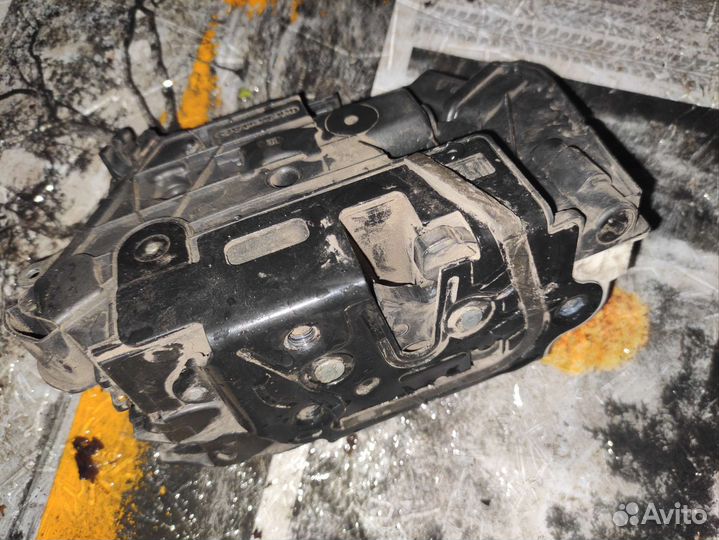 Замок передний правый VAG (Volkswagen,Skoda)