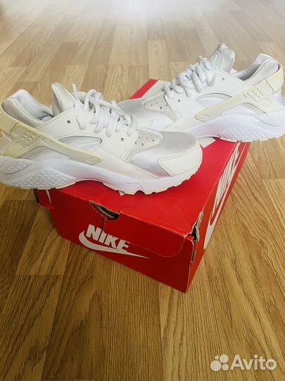 Nike wmns air huarache run white