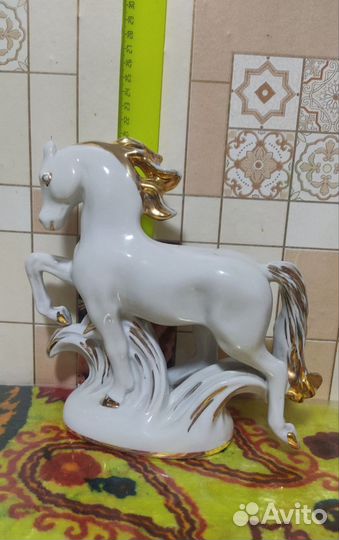 Статуэтка, Конь Златогривый