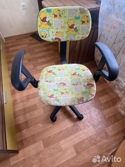 Стул на колесиках