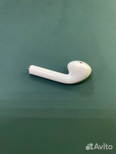 Правый наушник Airpods1 (2 поколения) на запчасти