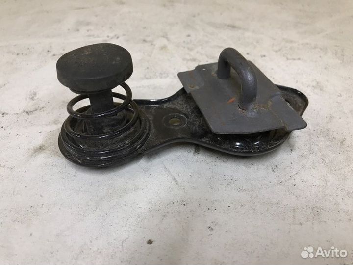 Петля замка капота Mercedes Clk- Class С209