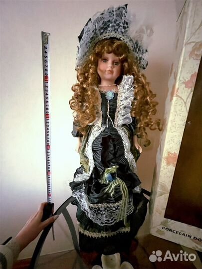 Коллекционная фарфоровая кукла 56см