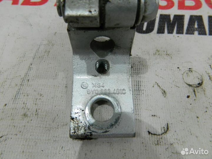 Петля двери передней левой верхняя для Skoda Fabia