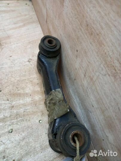 Рычаг подвески верхний передний правый Nissan