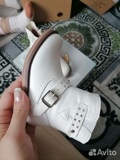 Ботинки демисезонные для девочки 22 размер