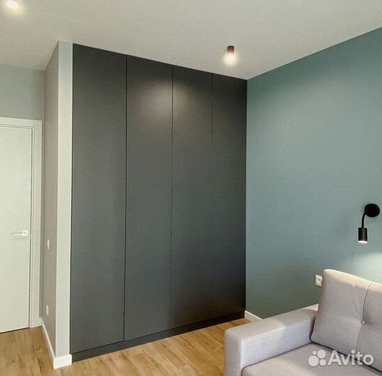 Зеркальный шкаф