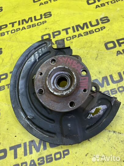 Кулак передний правый Renault Symbol