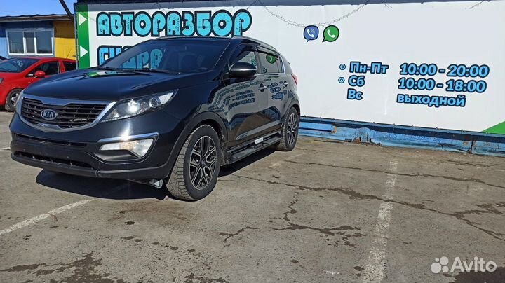 Фонарь задний в бампер правый Kia Sportage 924063U300