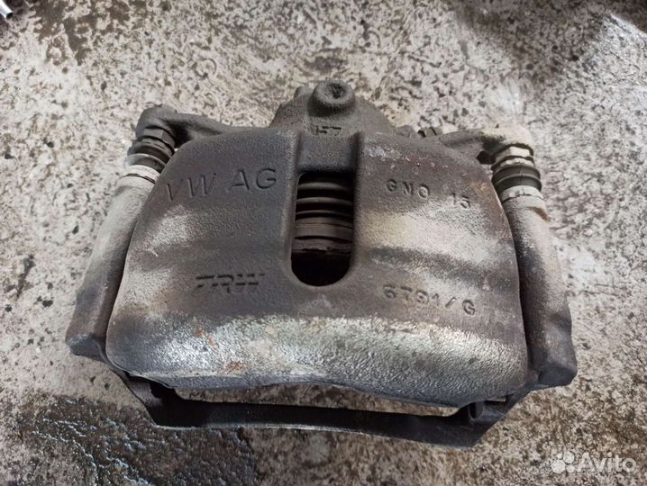 Суппорт тормозной передний левый VW Golf 7