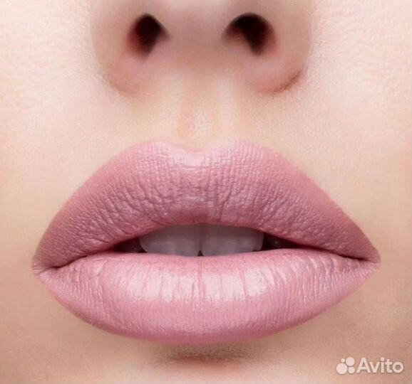 Clinique 01 Barely Помада Нюд