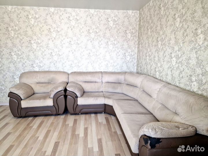 Большой угловой диван