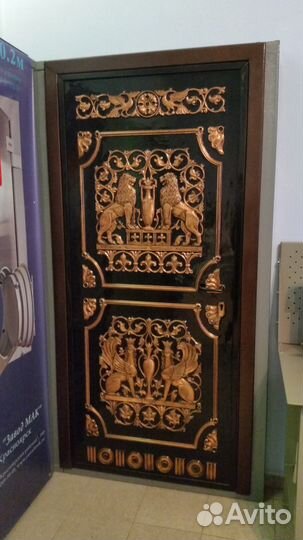 Дверь стальная ручной работы с медным барельефом