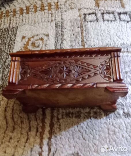Шкатулка резная