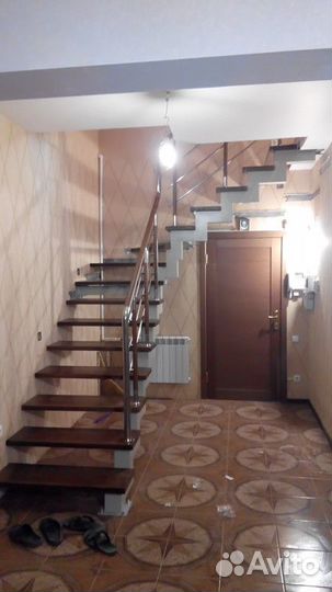 Лестница / лестница на металлическом каркасе