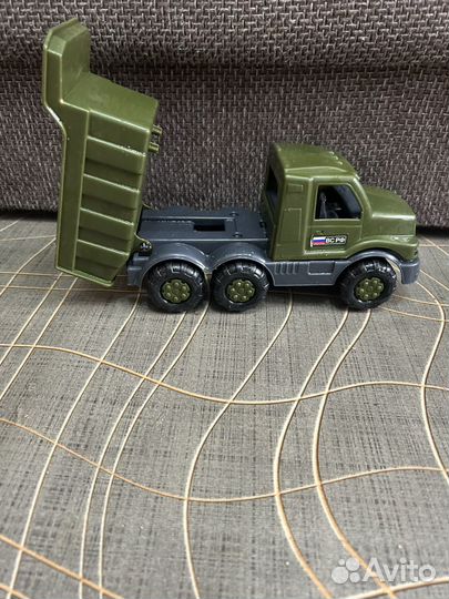 Игрушка грузовик военаая