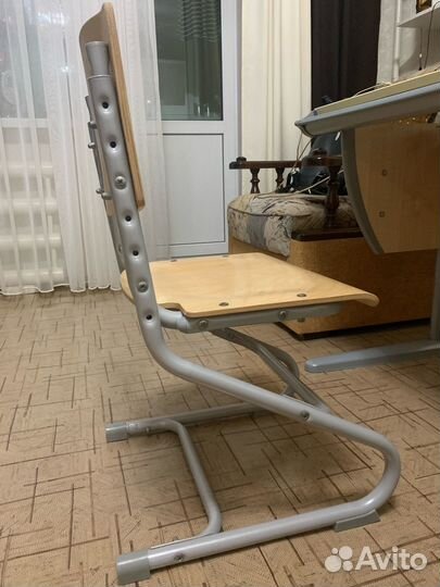 Продам школьную парту