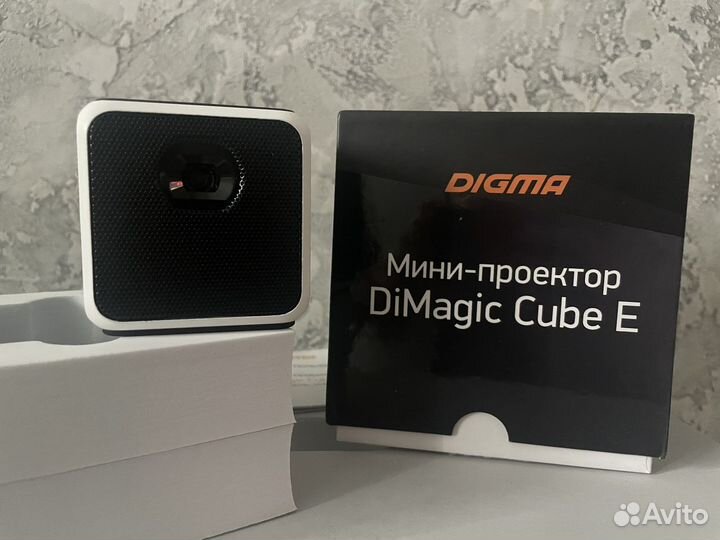 Leitz Phone 1. Проектор Digma Dimagic Cube e.