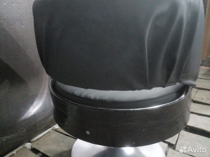 Офисное кожаное кресло бу