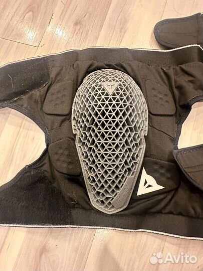 Наколенники dainese