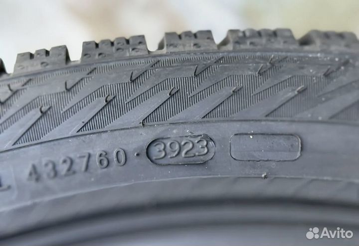 Nokian Tyres Hakkapeliitta R5 SUV 275/40 R22 и 315/35 R22 111T