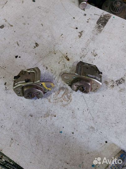 Замок двери Chevrolet Lumina