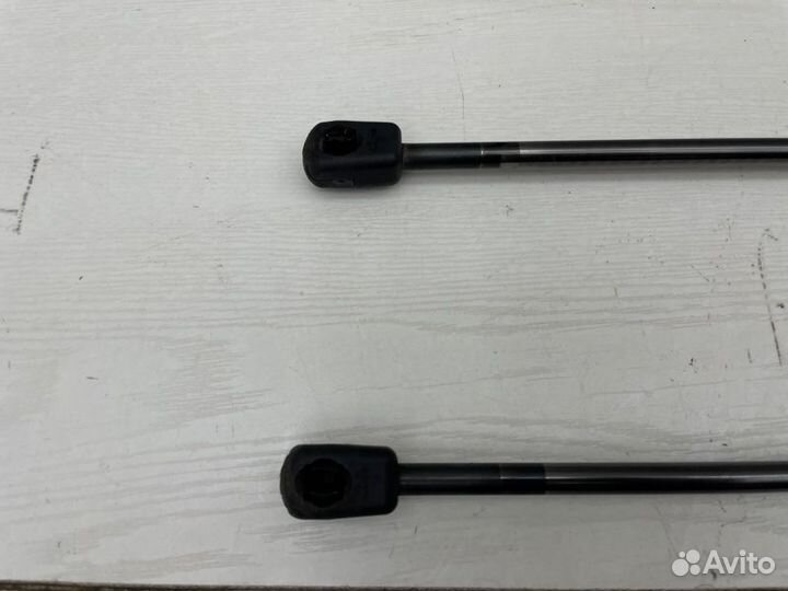 Амортизаторы крышки багажника Jeep Renegade 1 EJK