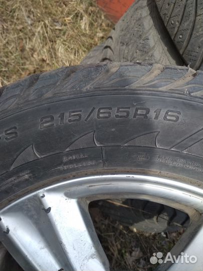 Goodyear UltraGrip 500 215/65 R16 19D