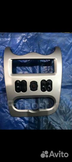 Рамка для магнитолы renault logan 1