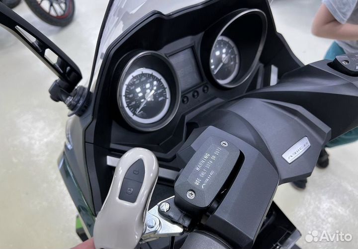 Максискутер ariic 318 серый