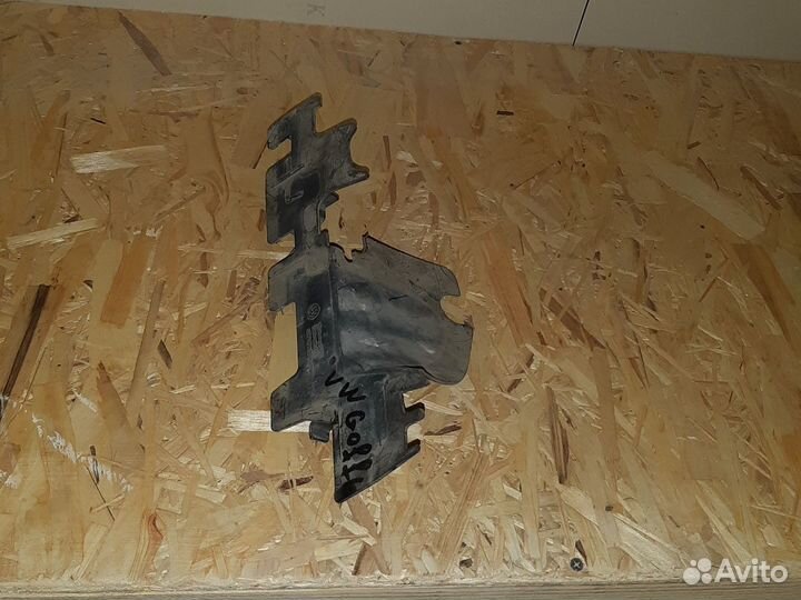 Воздуховод радиатора левый VW golf