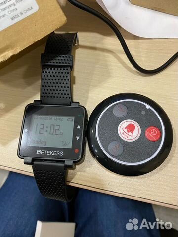 Кнопки и часы, пейджеры вызова официанта