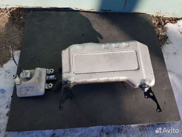 Продам интеркулер Toyota Hiace KZH 106 1kzte