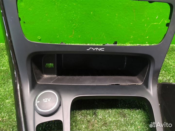 Накладка центральной консоли Ford Focus 3 (CB8) 2