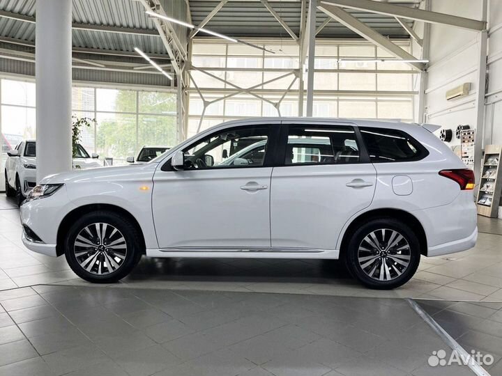 Mitsubishi Outlander 2.0 CVT, 2022