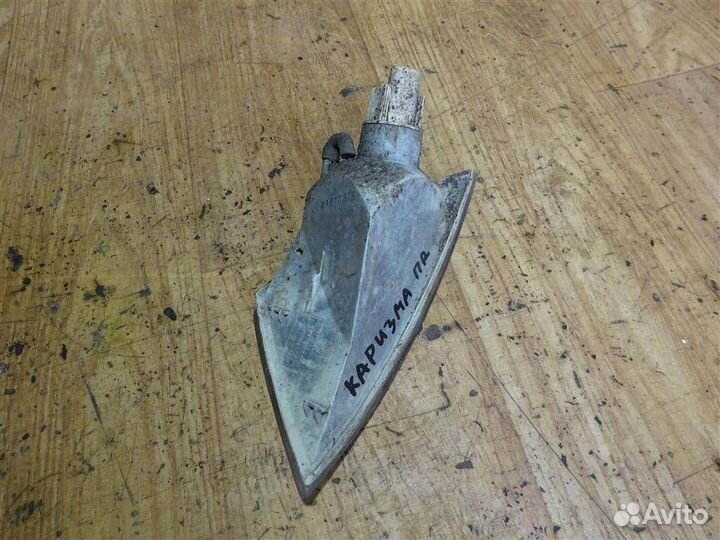 Указатель поворота правый Mitsubishi Carisma (DA)