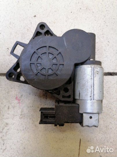 Мотор стеклоподъемника передний правый Mazda