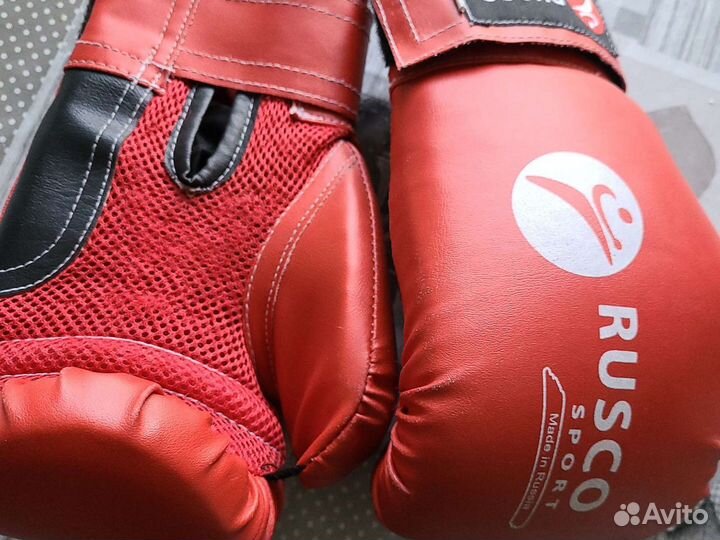 Шлемы,перчатки бокс 8-10 лет