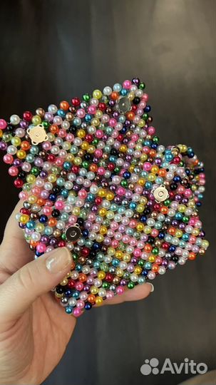 Кошелек из разноцветных бусин