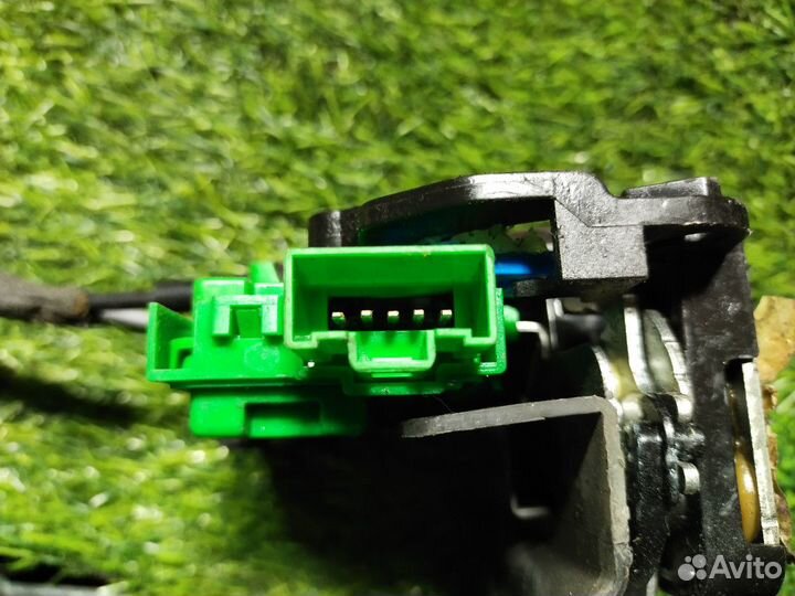 Замок двери передней правой Hyundai Solaris