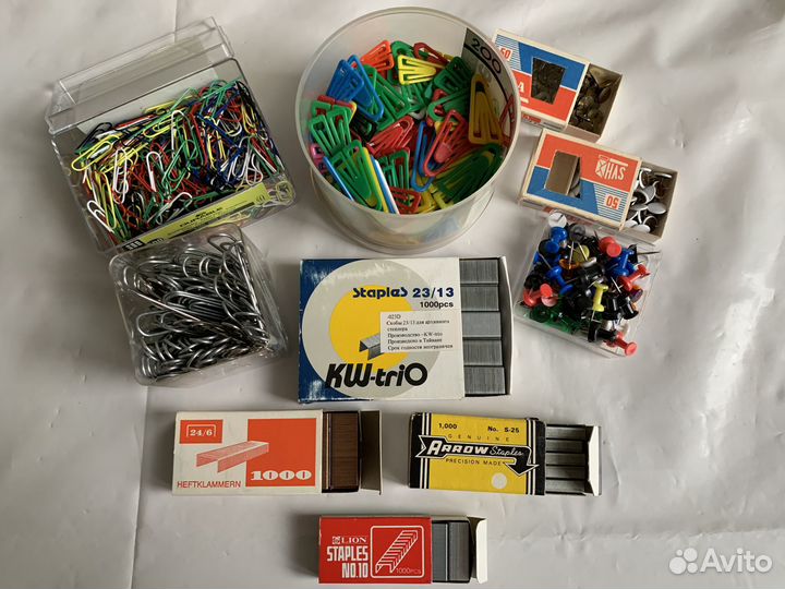 Канцелярские скрепки, кнопки, скобы для степлера