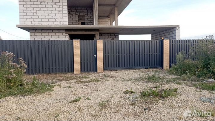 Забор из евроштакетника под ключ