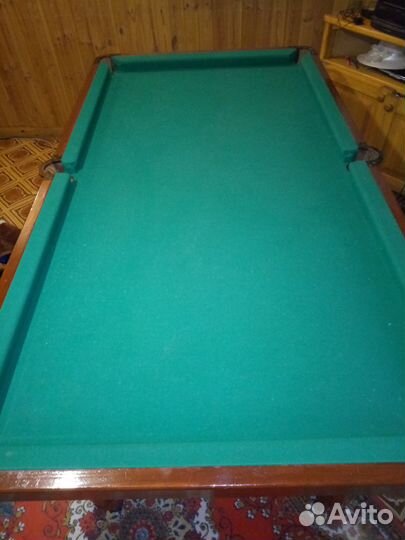 Продам бильярдный стол, 2 кия, шары,триугольник