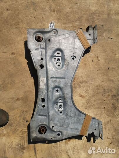 Балка под двс, подоаиник Renault Megane F4R